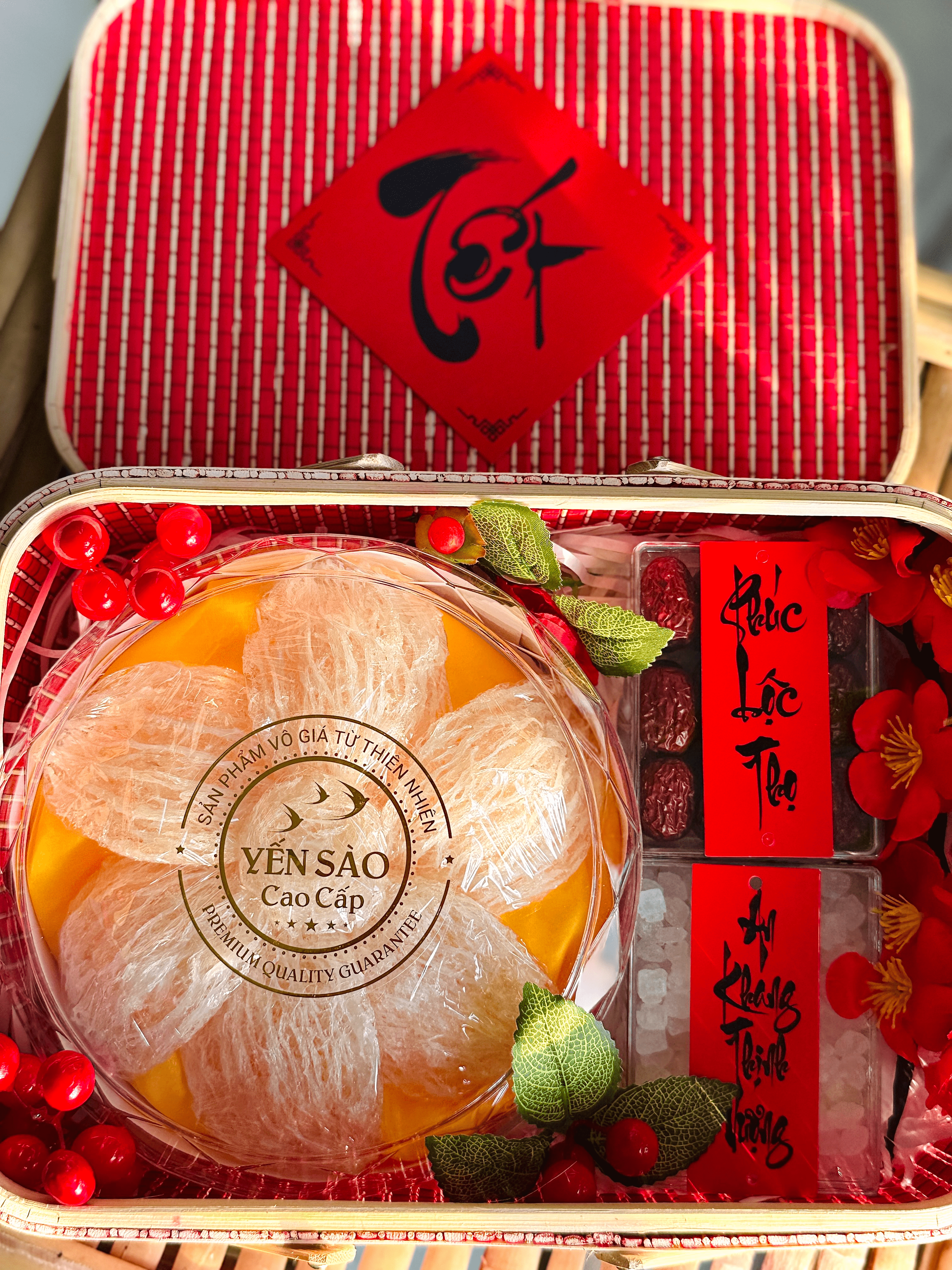 SET QUÀ YẾN TINH CHẾ 50G GIỎ MÂY ĐỎ