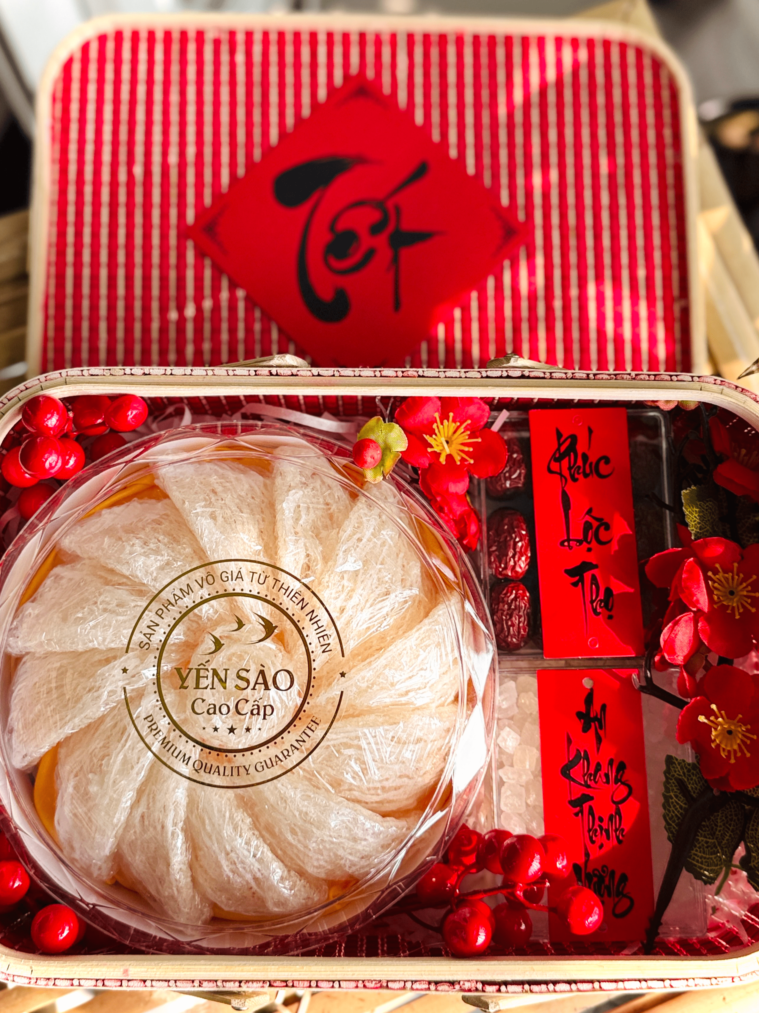 SET QUÀ 100G YẾN TINH CHẾ GIỎ MÂY ĐỎ